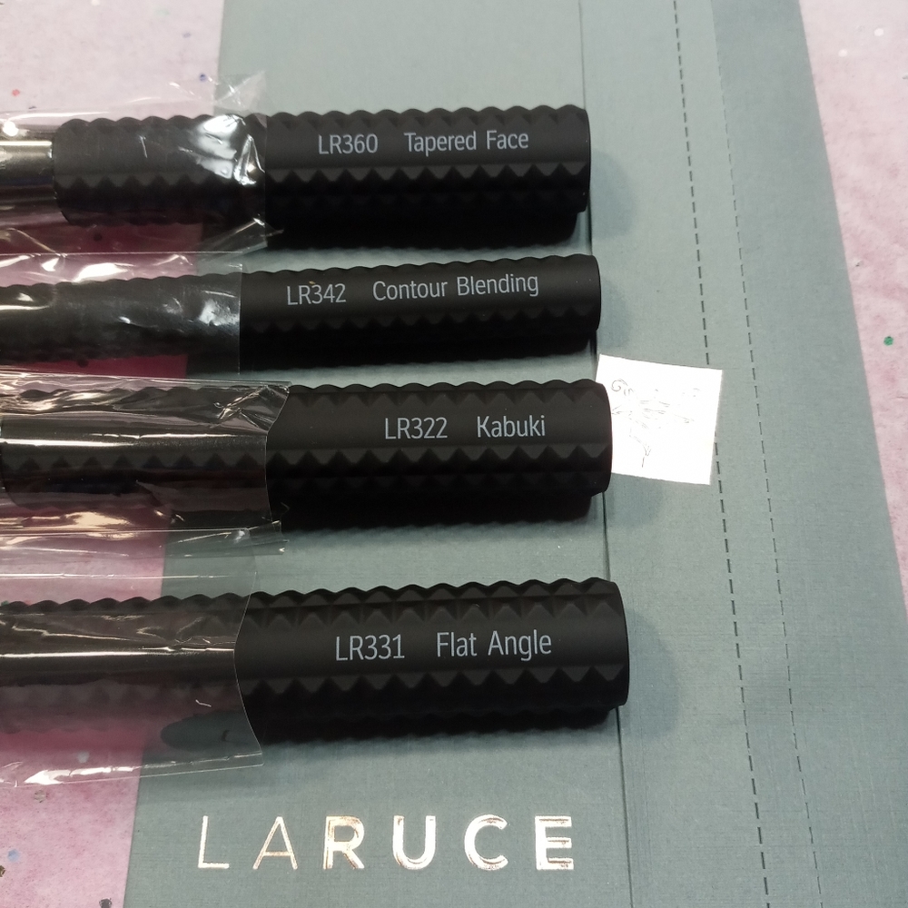 Makeup Brushes - Picture 2 of 4